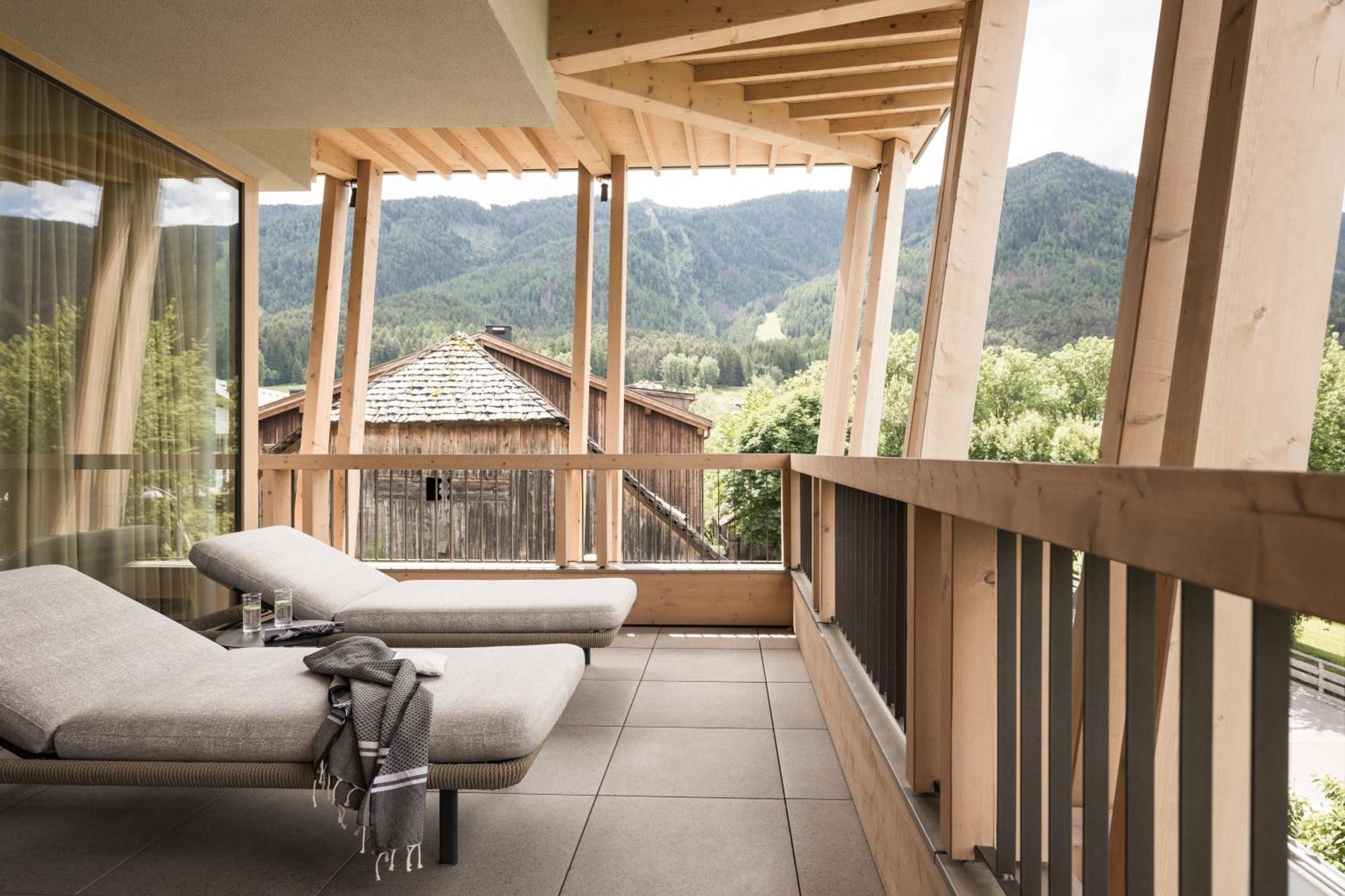 Falkensteiner Hotel Kronplatz - The Leading Hotels Of The World (Adults Only) Riscone Εξωτερικό φωτογραφία The balcony of a suite