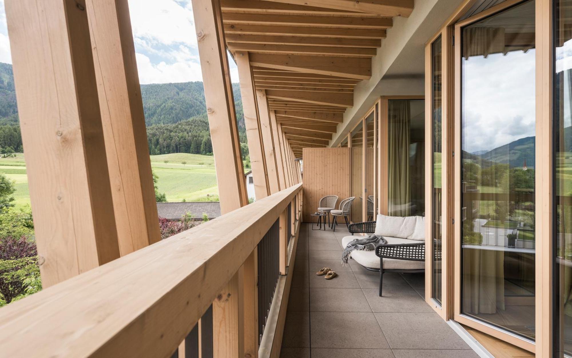 Falkensteiner Hotel Kronplatz - The Leading Hotels Of The World (Adults Only) Riscone Δωμάτιο φωτογραφία The balcony of a suite