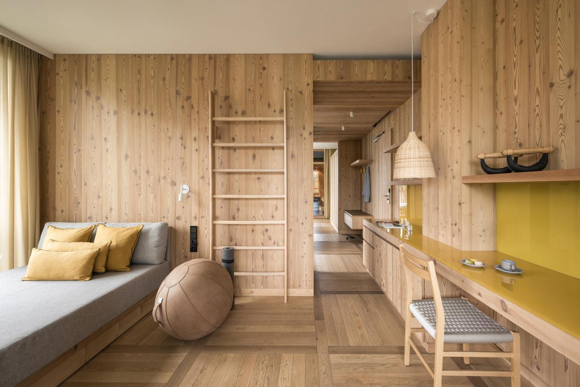 Falkensteiner Hotel Kronplatz - The Leading Hotels Of The World (Adults Only) Riscone Εξωτερικό φωτογραφία Interior of a room at the Hotel de la Couronne