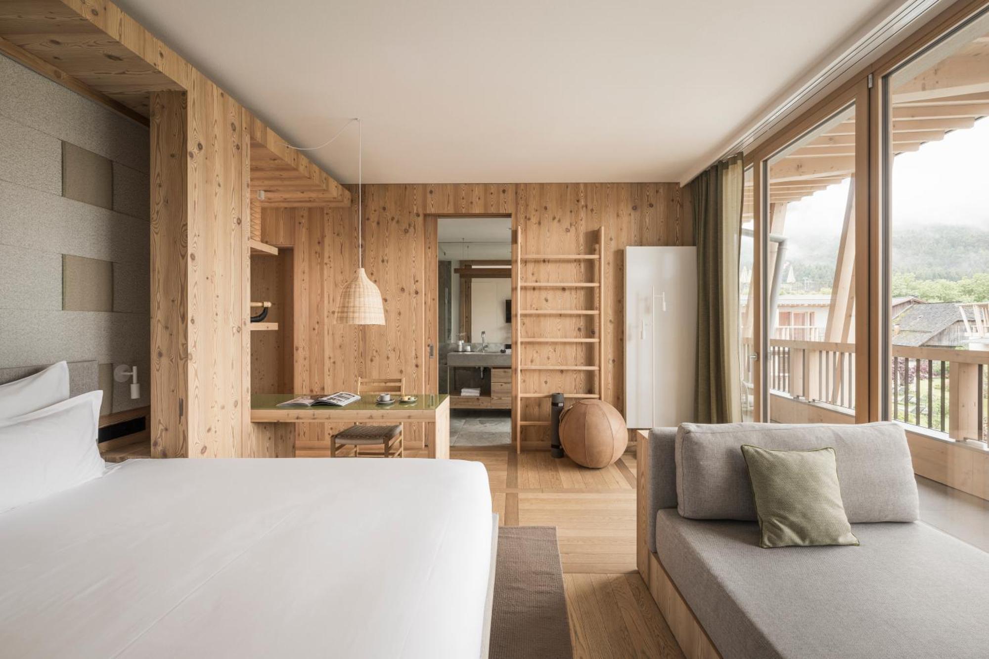 Falkensteiner Hotel Kronplatz - The Leading Hotels Of The World (Adults Only) Riscone Δωμάτιο φωτογραφία A room at the 7132 Summit