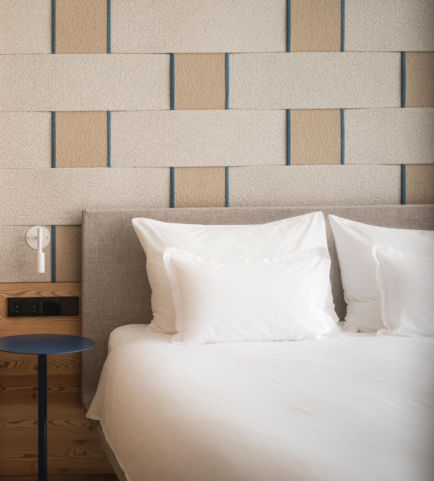 Falkensteiner Hotel Kronplatz - The Leading Hotels Of The World (Adults Only) Riscone Δωμάτιο φωτογραφία A bed with two pillows